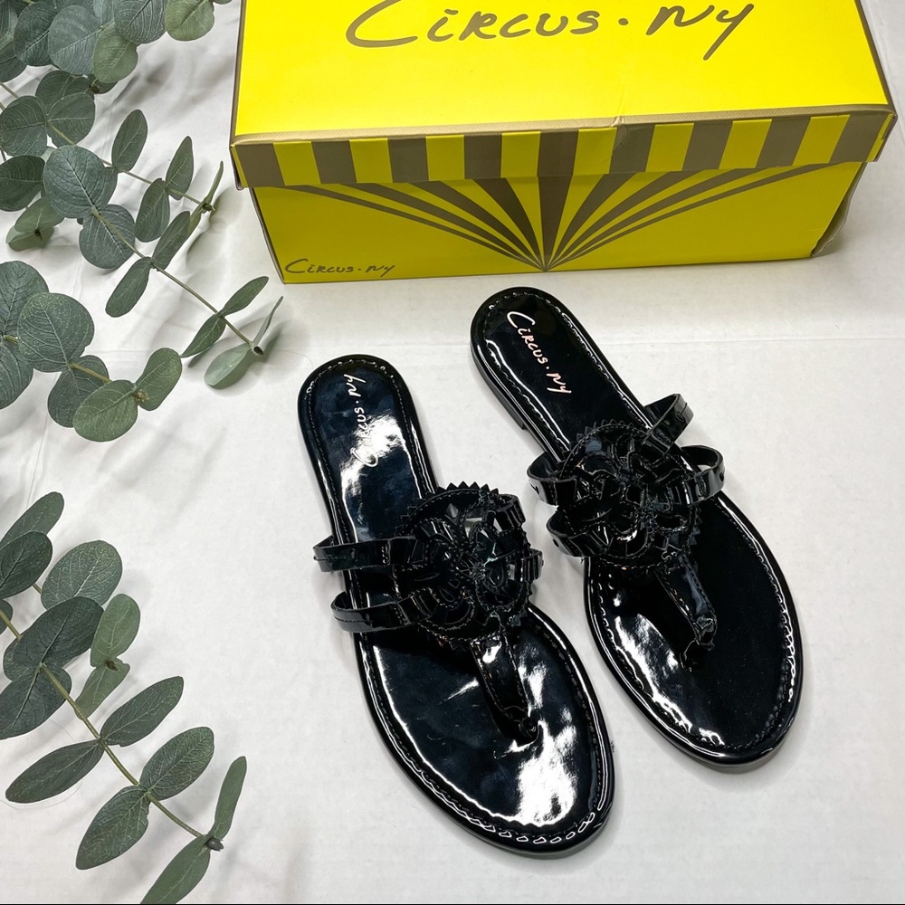 Circus by Sam Edelman Women's Canyon Flat Sandal Black Patent